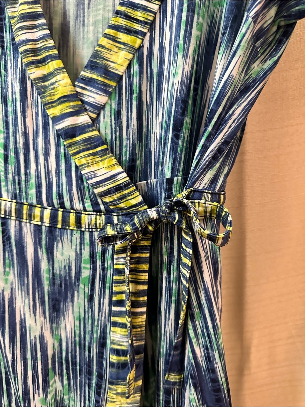 BCBGMAXAZRIA Blue Green Abstract Wrap Dress Tie Waist Stretch Midi Dress - Picture 7 of 9